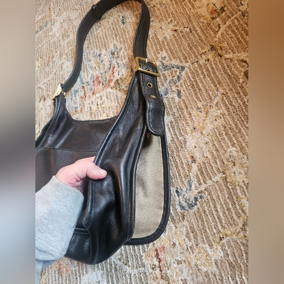 Vintage Coach 9718 Black Legacy Flap Saddle Shoulder, excellent condition - Picture 5 of 9